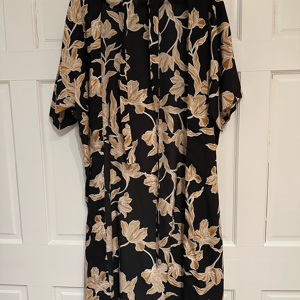 Floral Black and Tan Women's Robe